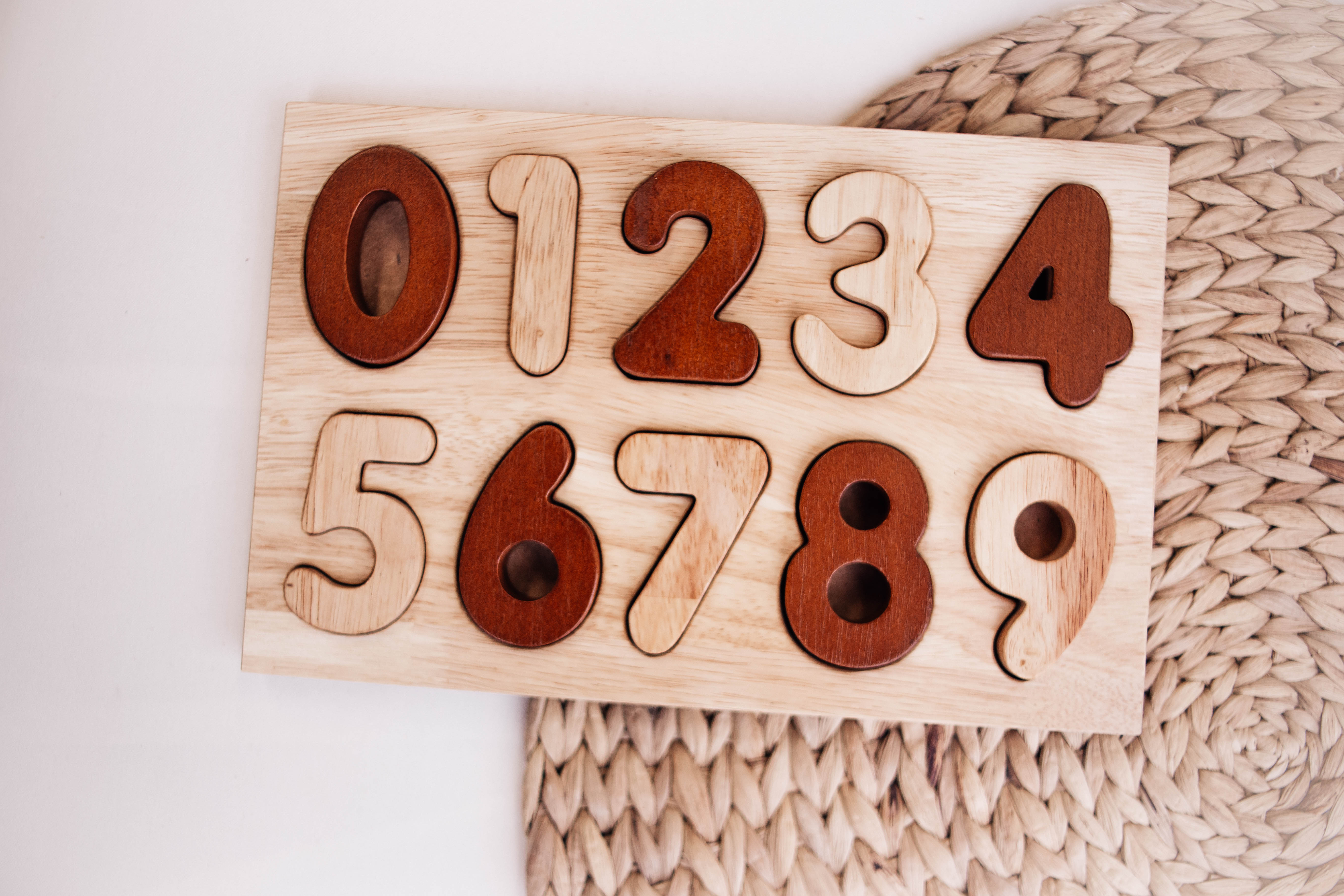 HOLZPUZZLE | ZAHLEN | wooden colors