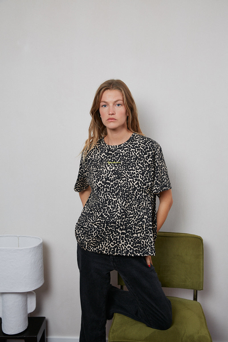STILL-T-SHIRT | leo print