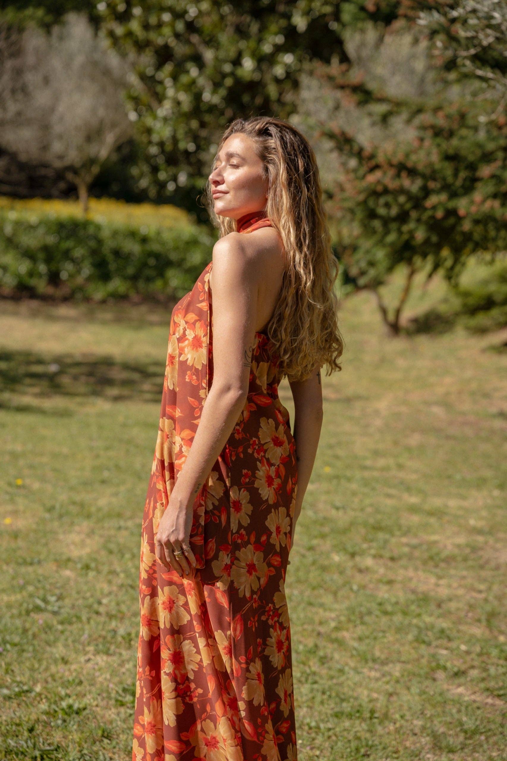 MAXI-KLEID MIT SCHAL | Blumenmuster