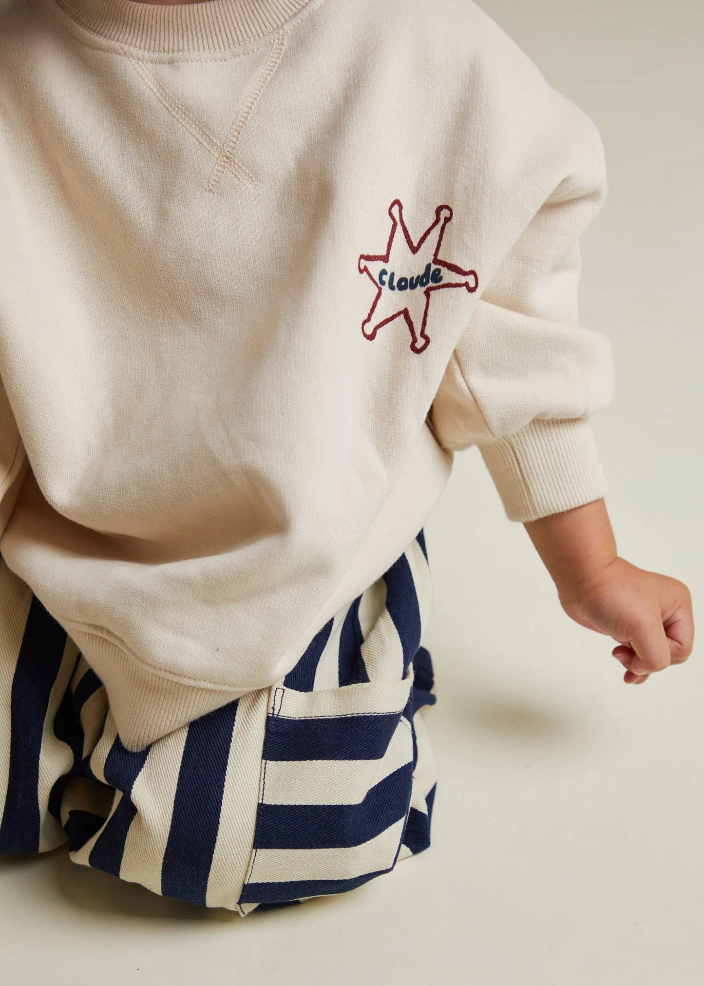 SWEATSHIRT MIT PRINT | cosmic claude