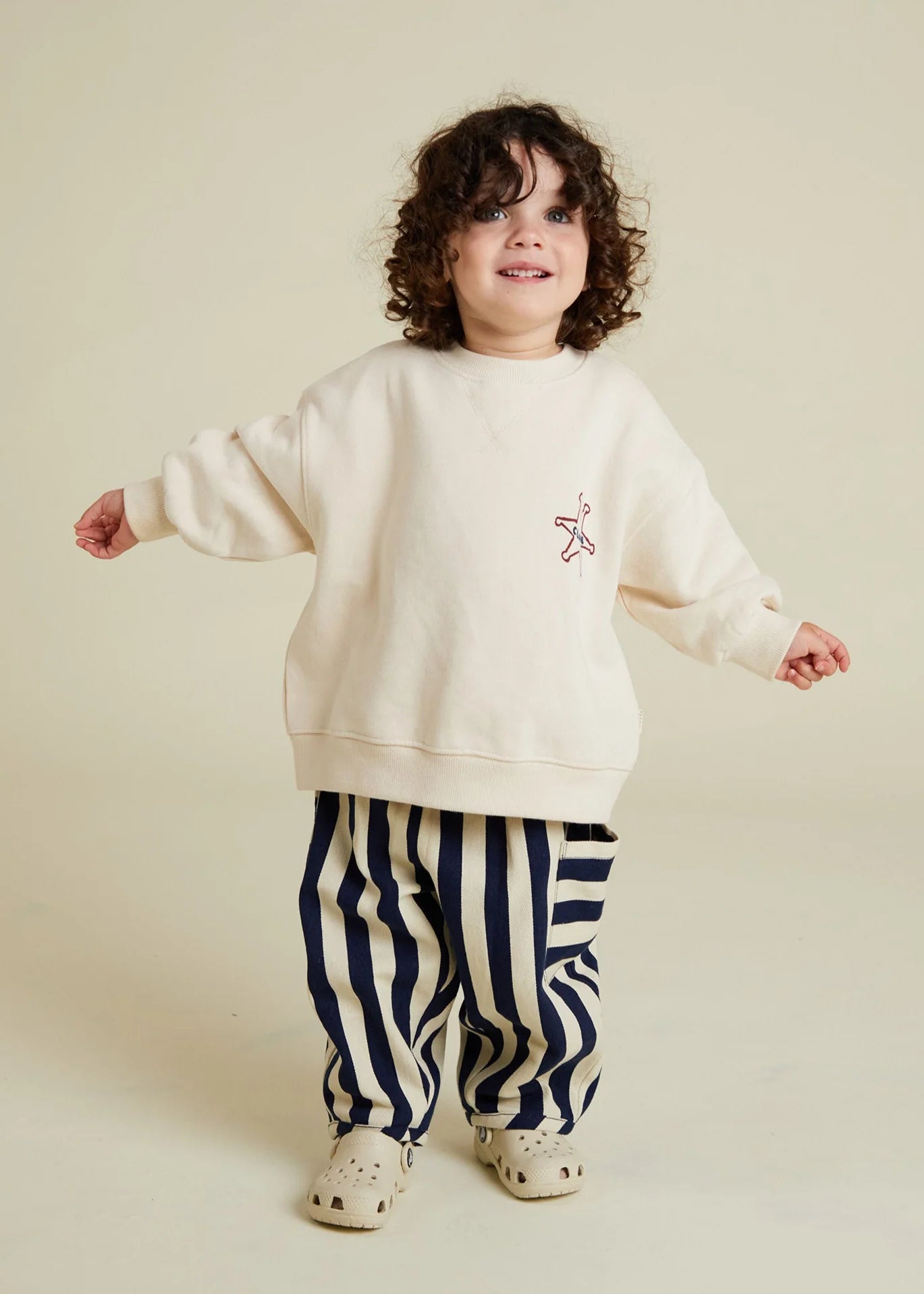 SWEATSHIRT MIT PRINT | cosmic claude