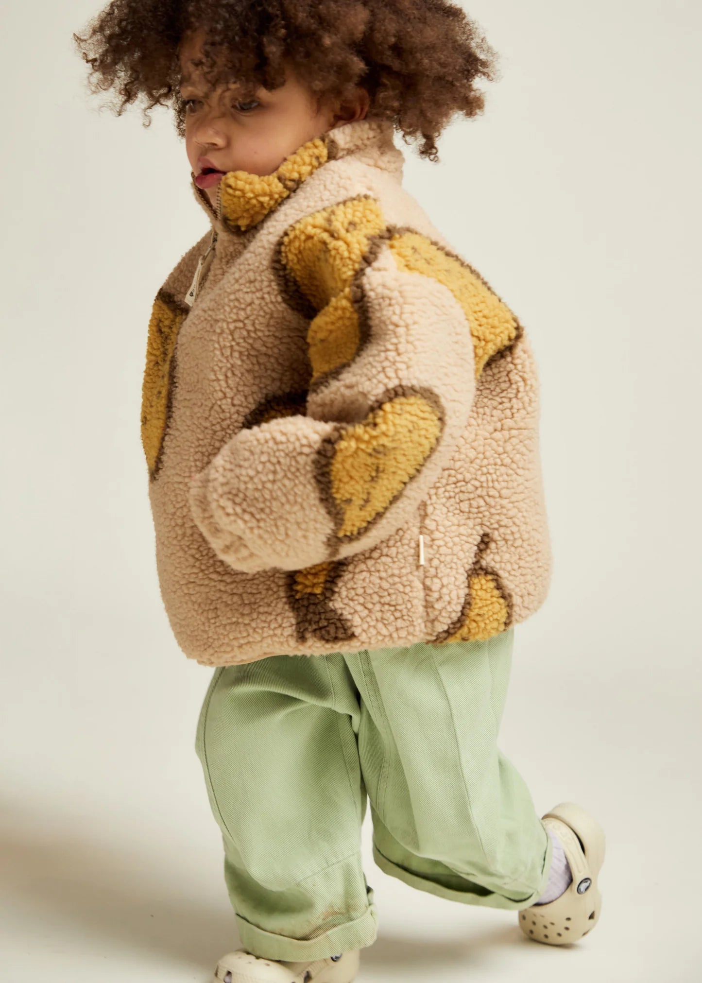 TEDDY-JACKE MIT ZIPPER & BIRNENPRINT