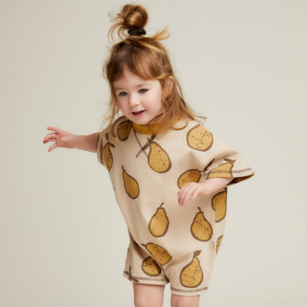 PRE-ORDER: ONESIE MIT BIRNENPRINT