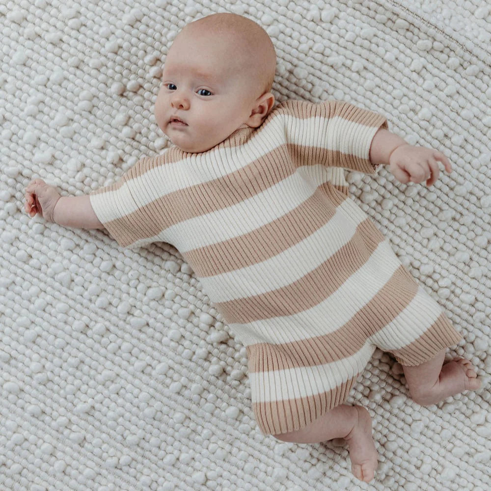 GERIPPTER ONESIE | beige gestreift