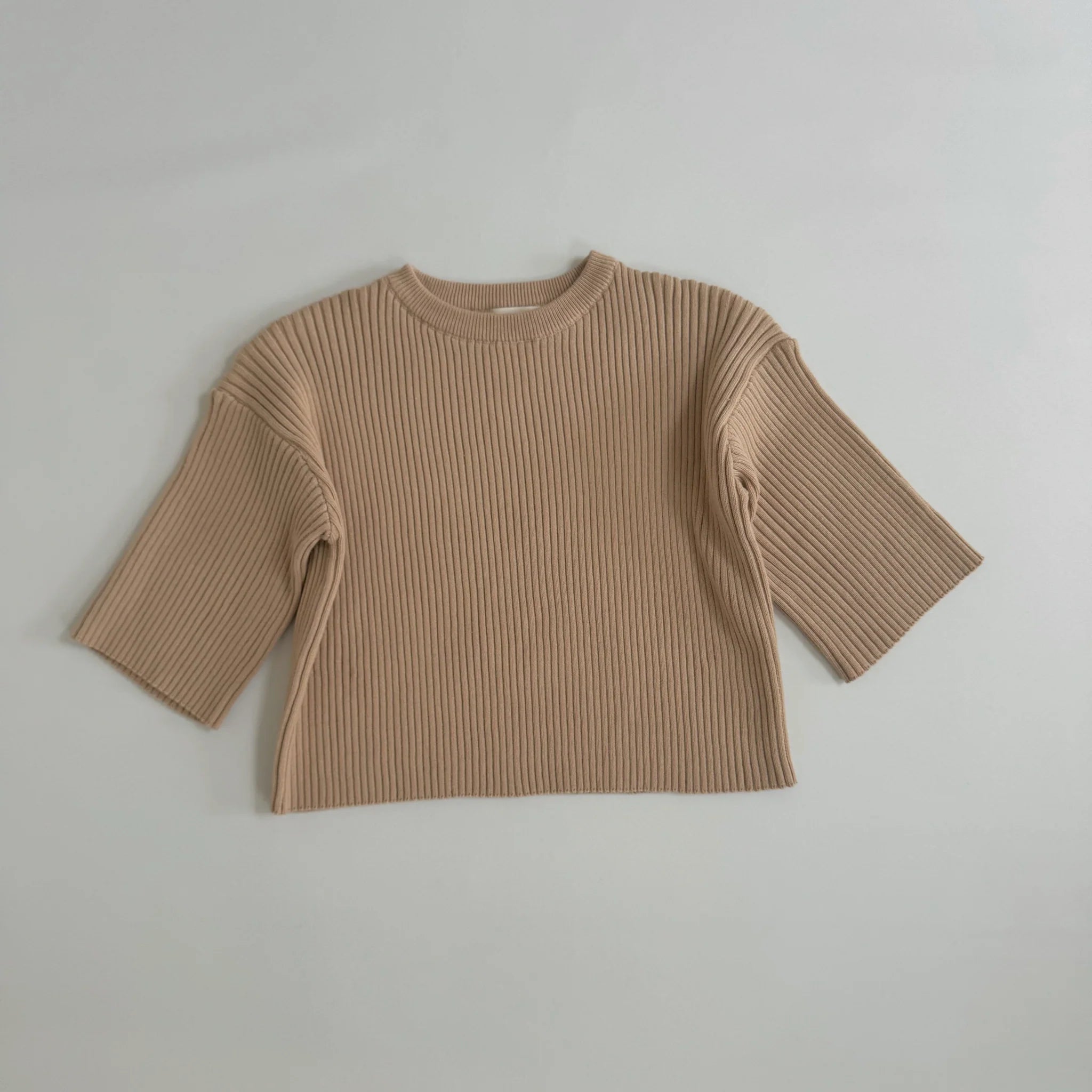 GERIPPTES T-SHIRT | beige