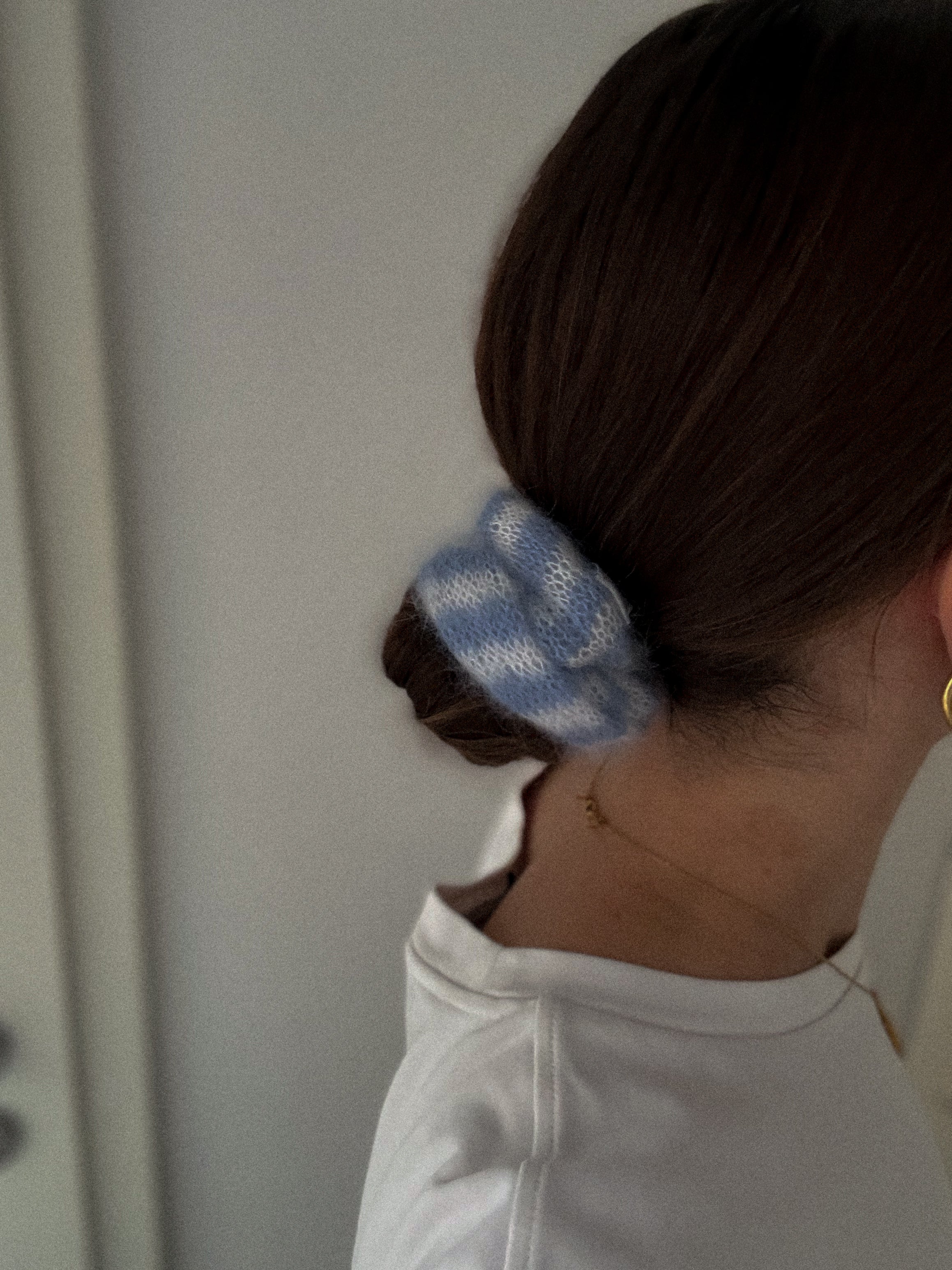 SCRUNCHIE AUS MOHAIR & SEIDE | seersuckerlover sky