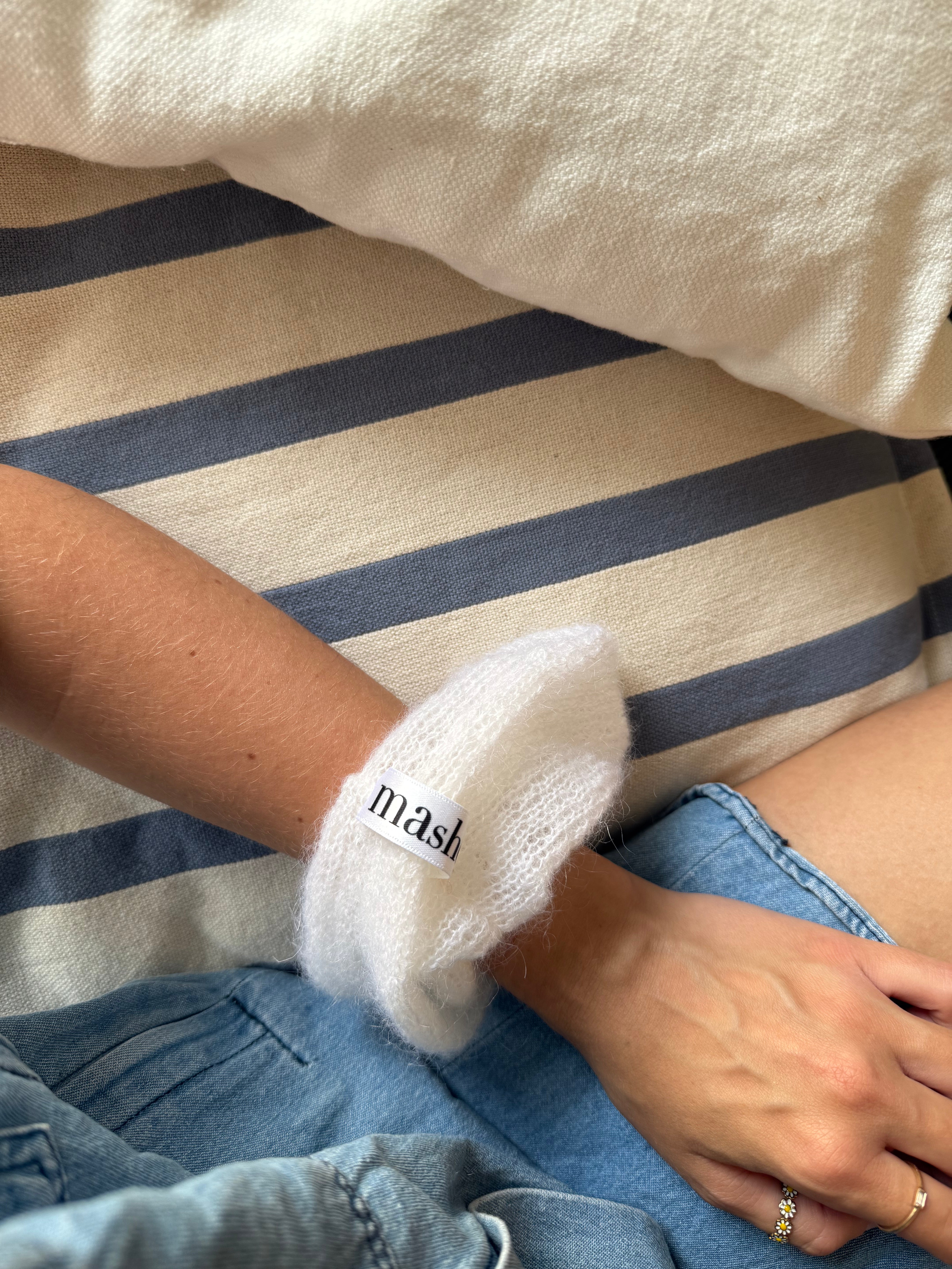SCRUNCHIE AUS MOHAIR & SEIDE | the white lotus