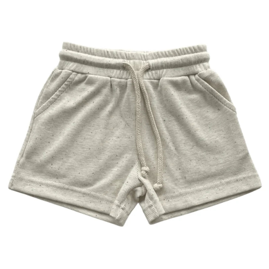 GERIPPTE SHORTS | weiß gesprenkelt