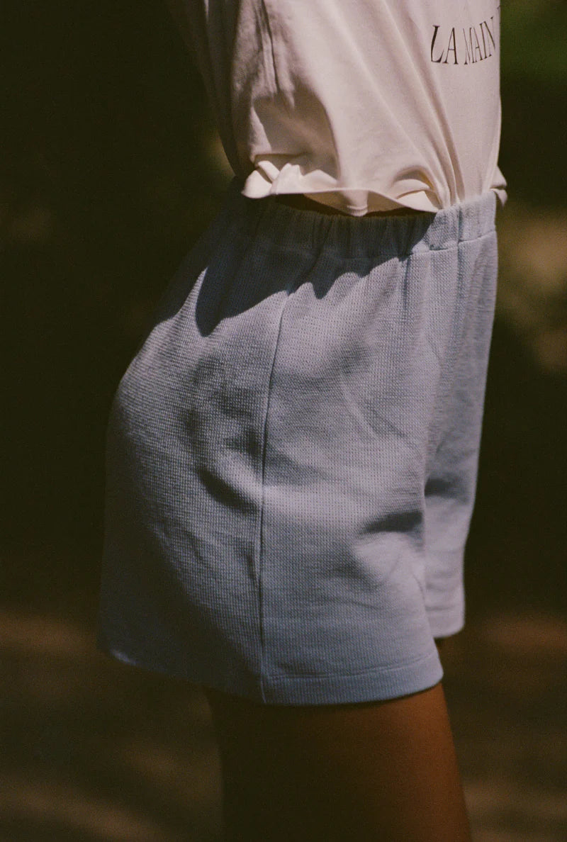 STRUKTURIERTE SHORTS AUS BIO-BAUMWOLLE | himmelblau