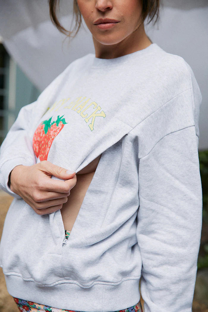 STILL-SWEATSHIRT MIT ERDBEER-PRINT | TINY SNACK