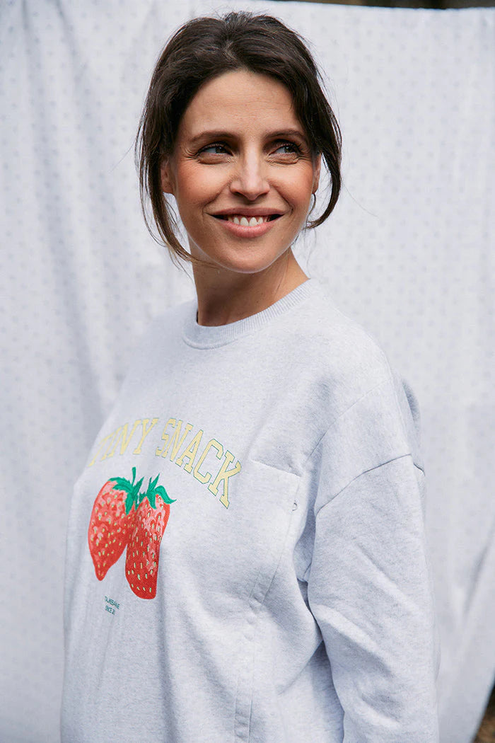 STILL-SWEATSHIRT MIT ERDBEER-PRINT | TINY SNACK