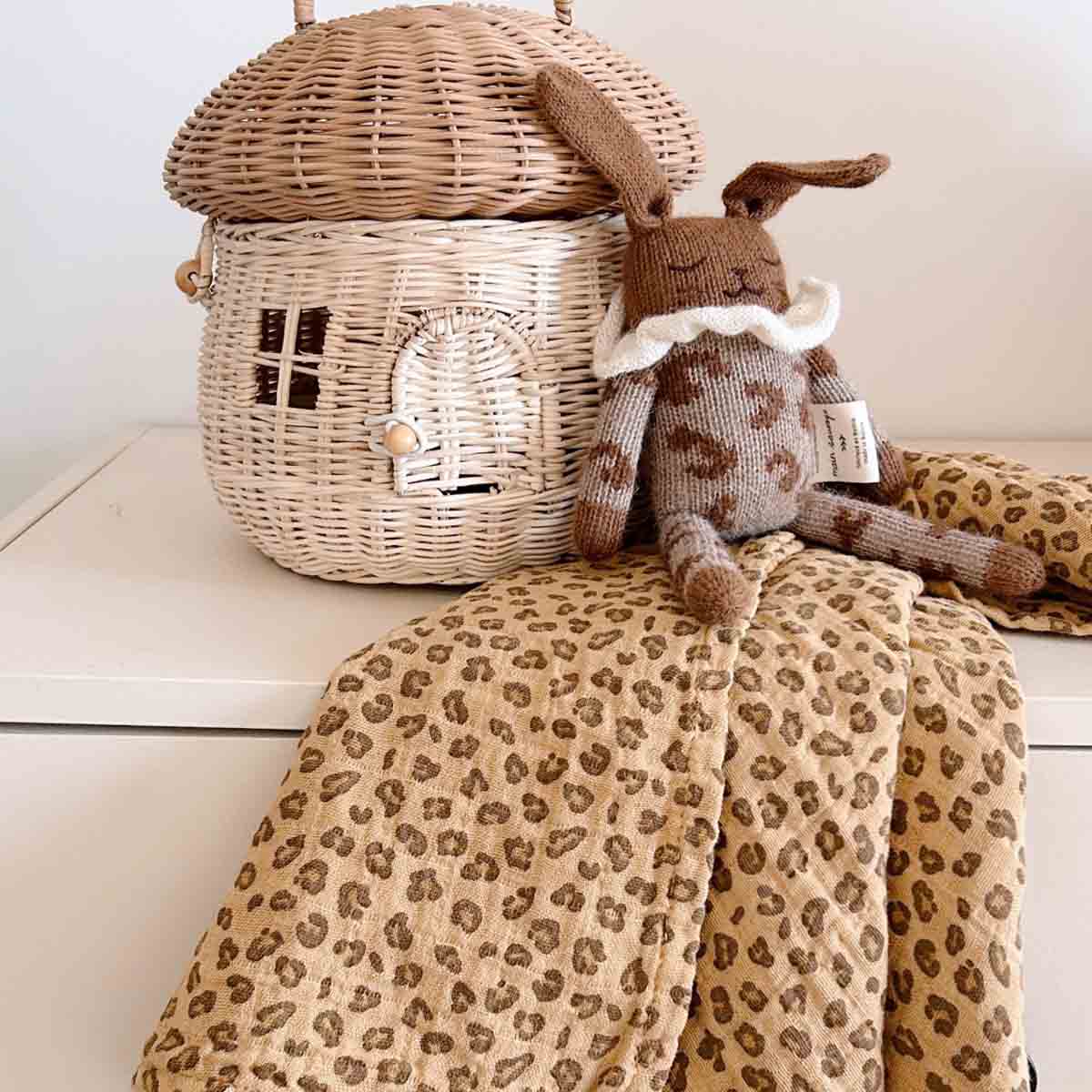 SWADDLE | café leo