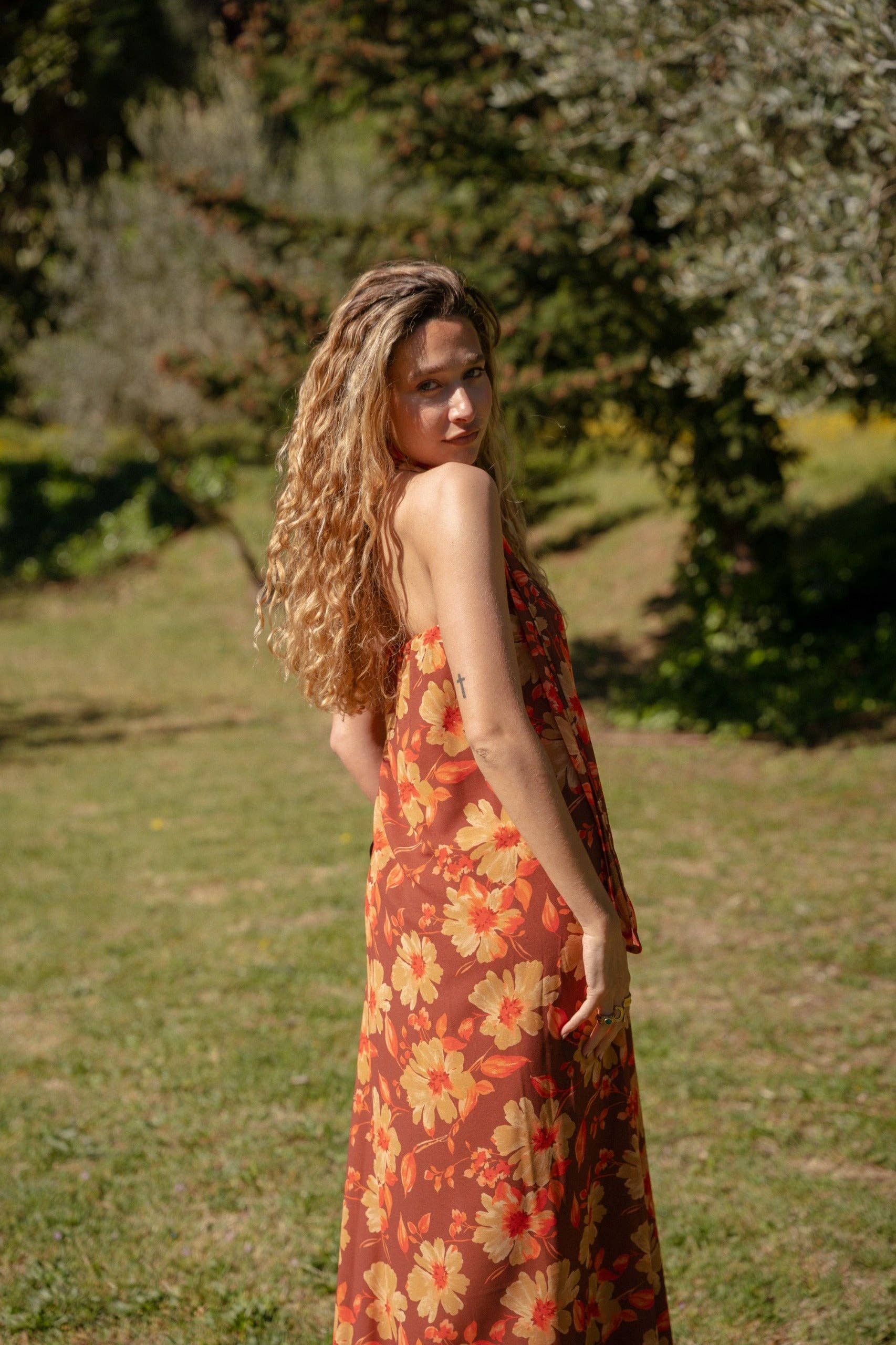 MAXI-KLEID MIT SCHAL | Blumenmuster