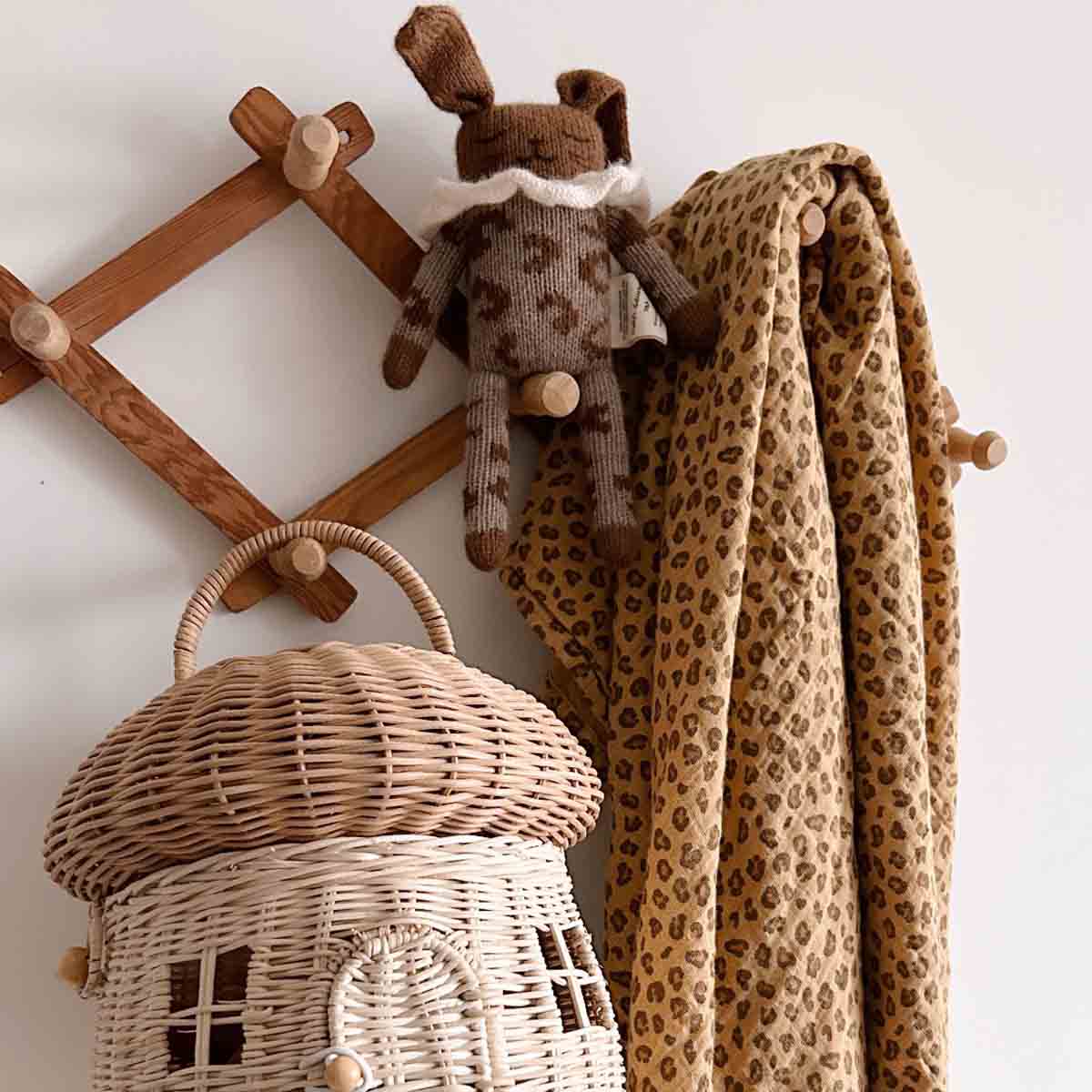 SWADDLE | café leo
